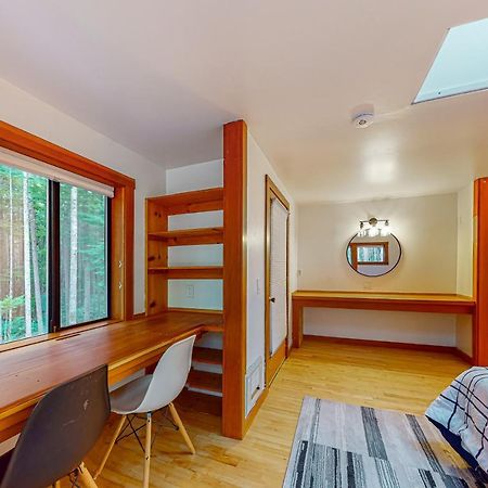 The Hideaway Villa Langley Exterior photo