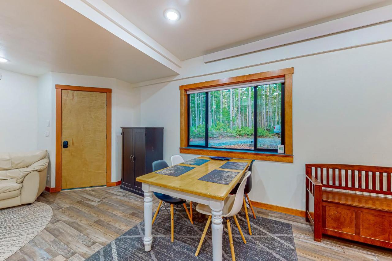 The Hideaway Villa Langley Exterior photo