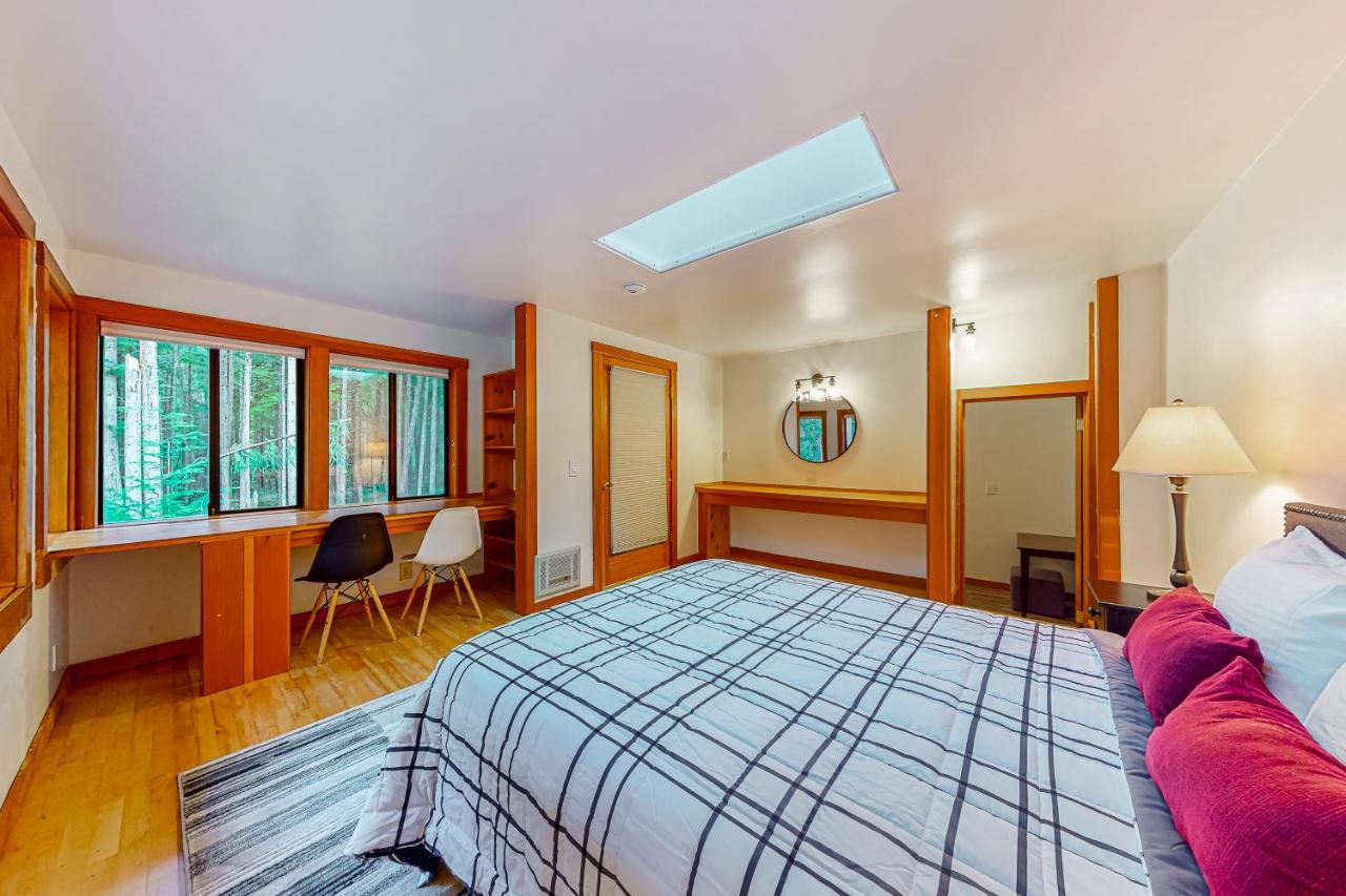 The Hideaway Villa Langley Exterior photo